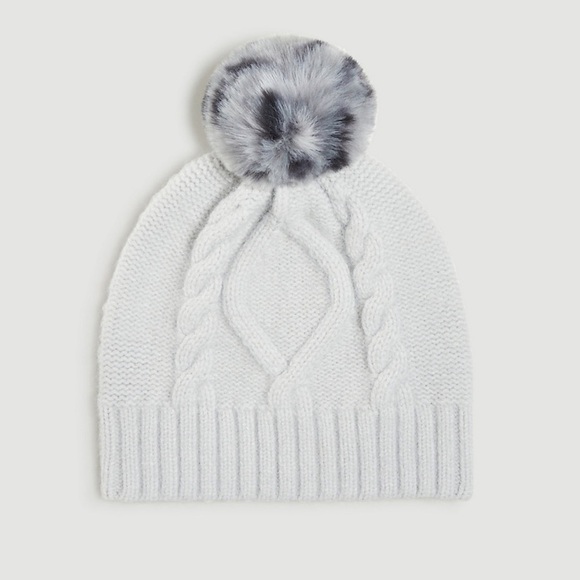 Ann Taylor Snow Leopard Print Cable Pom Pom Hat Light Gray - Picture 1 of 4